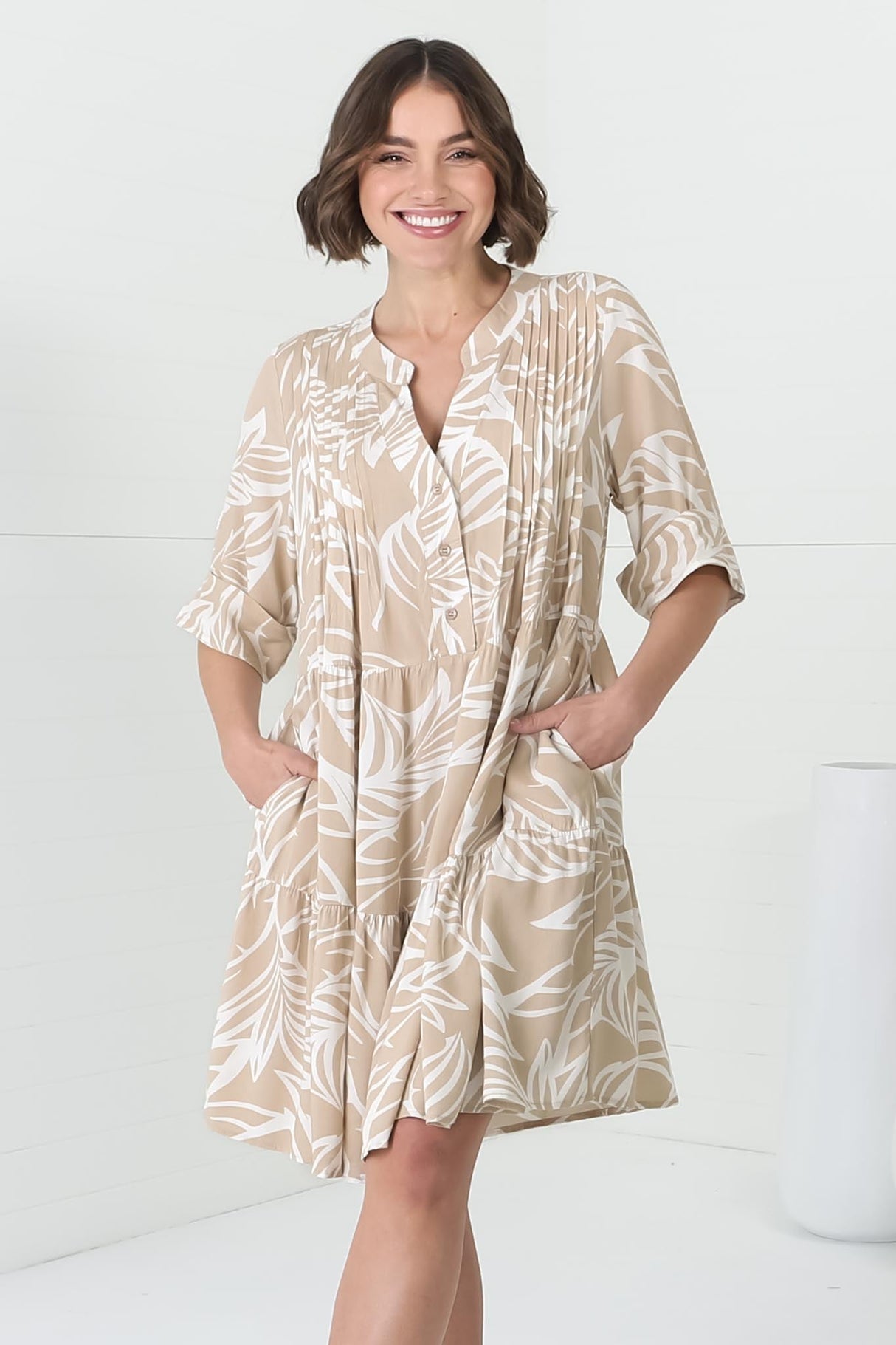 Evie Mini Dress - 3/4 Sleeve Tiered Smock Dress In Jeani Print Beige