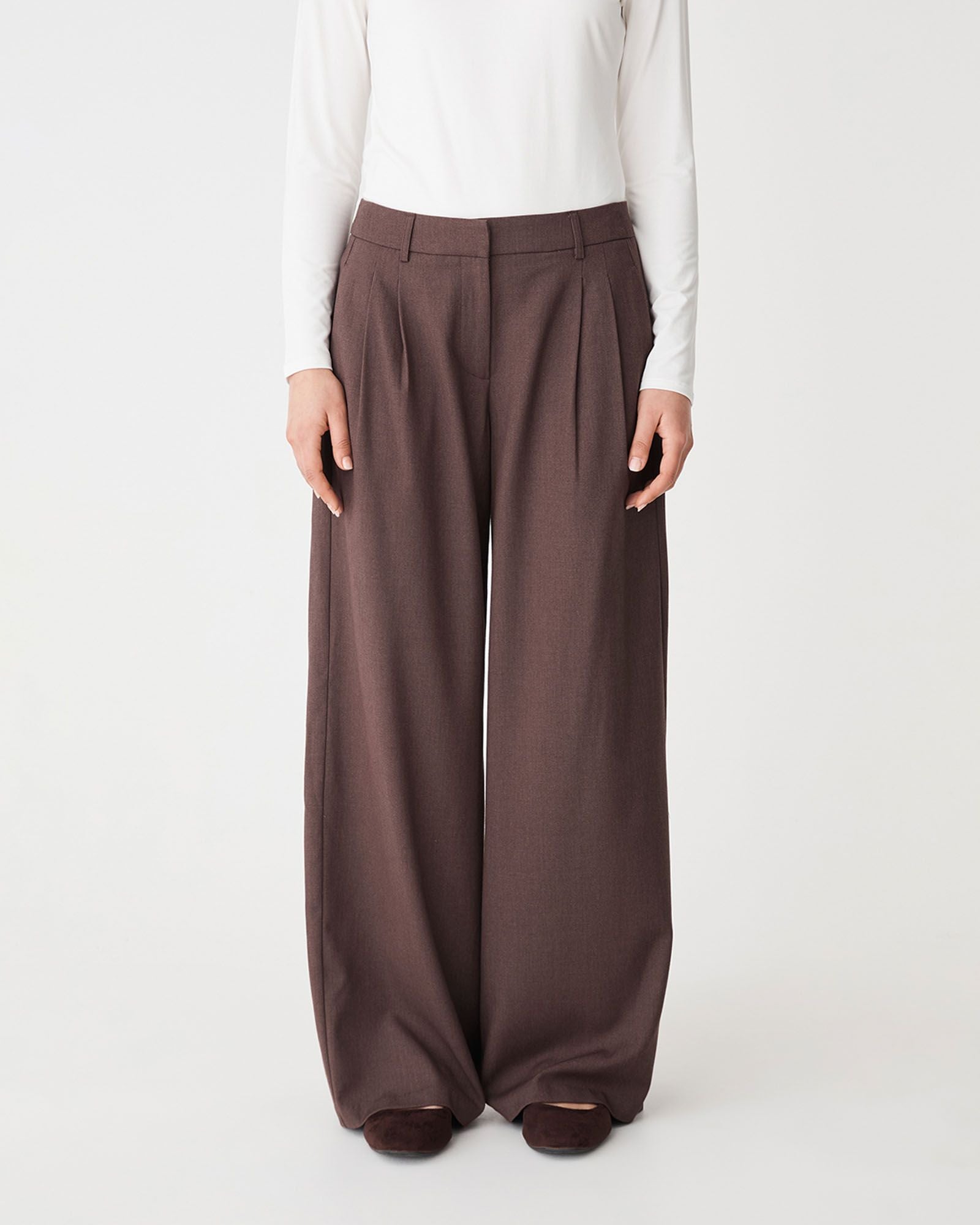 Arden Mid Rise Pleated Pants