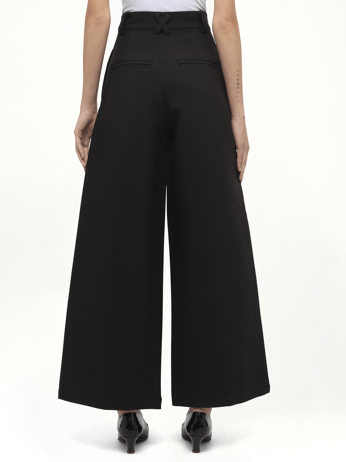 Hand in Front Pocket Pant in Black