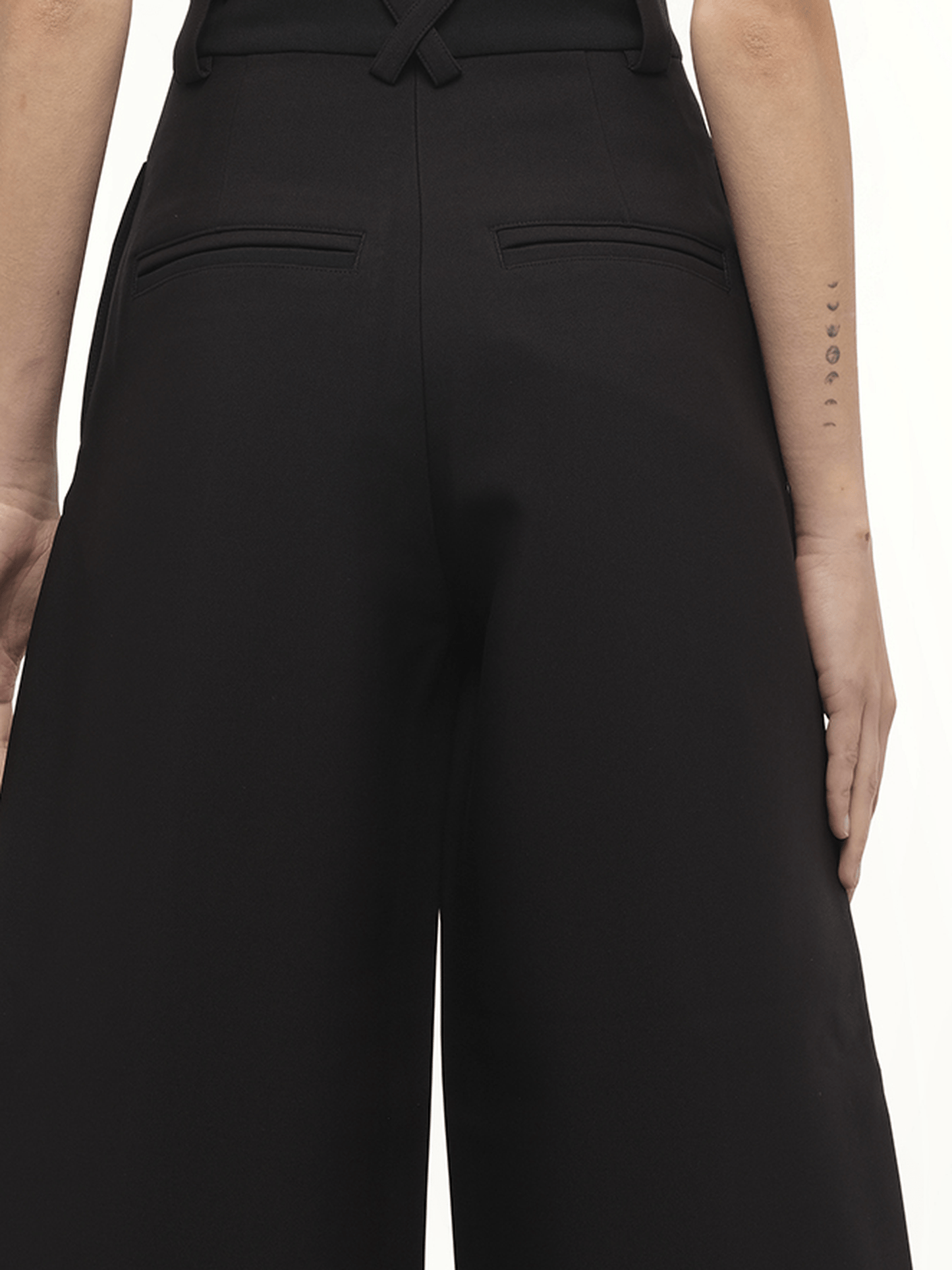 Hand in Front Pocket Pant in Black