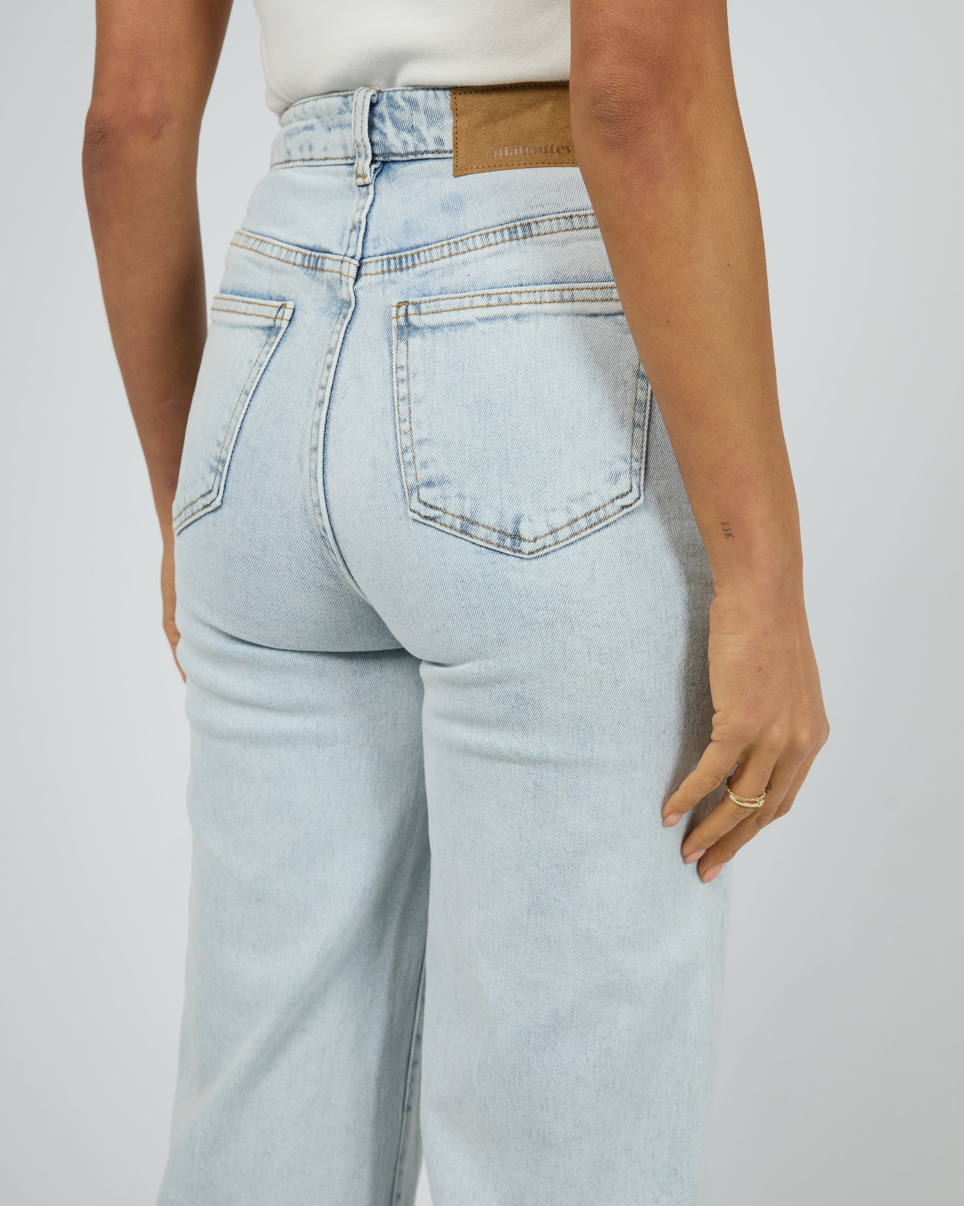 Charlie High Rise Wide Leg Jean Bleach