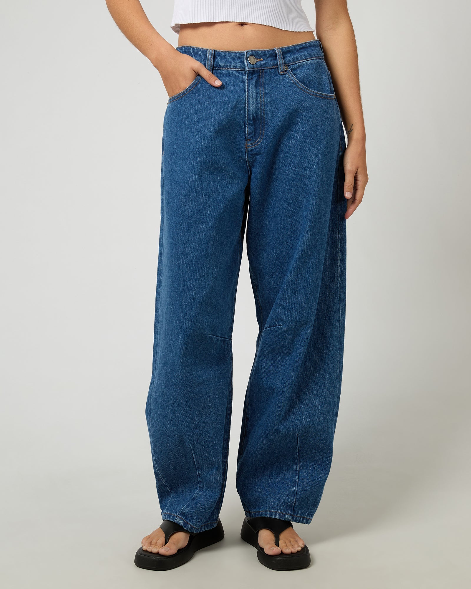 Hallie Barrel Leg Jean Heritage Blue