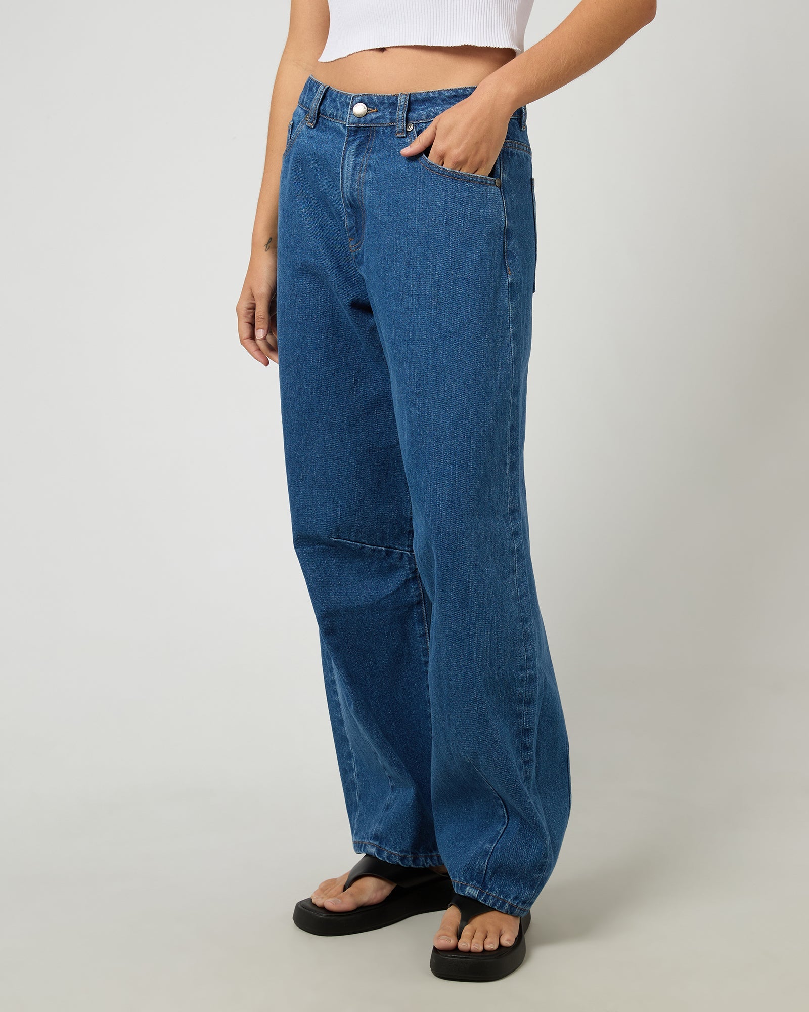 Hallie Barrel Leg Jean Heritage Blue