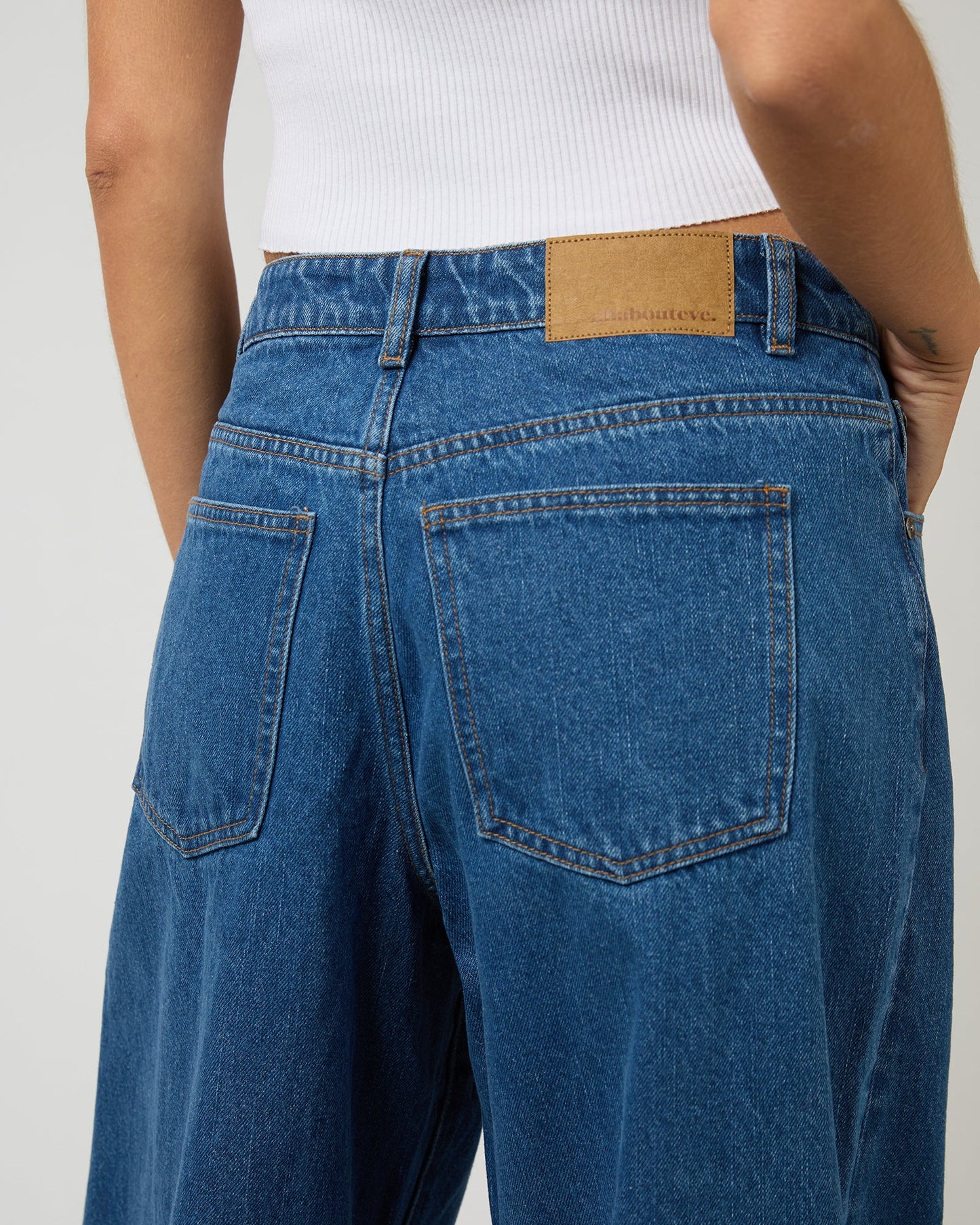 Hallie Barrel Leg Jean Heritage Blue