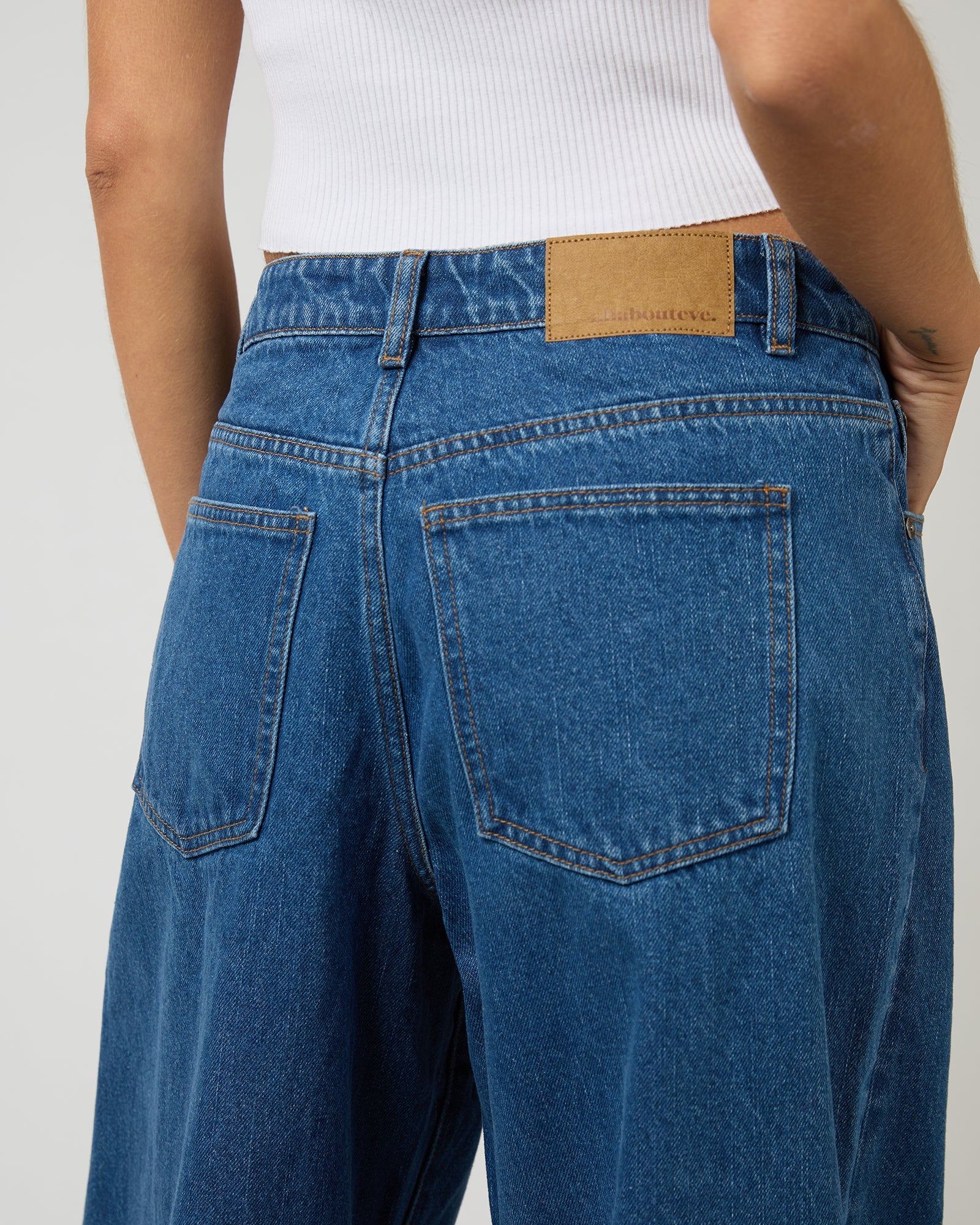Hallie Barrel Leg Jean Heritage Blue