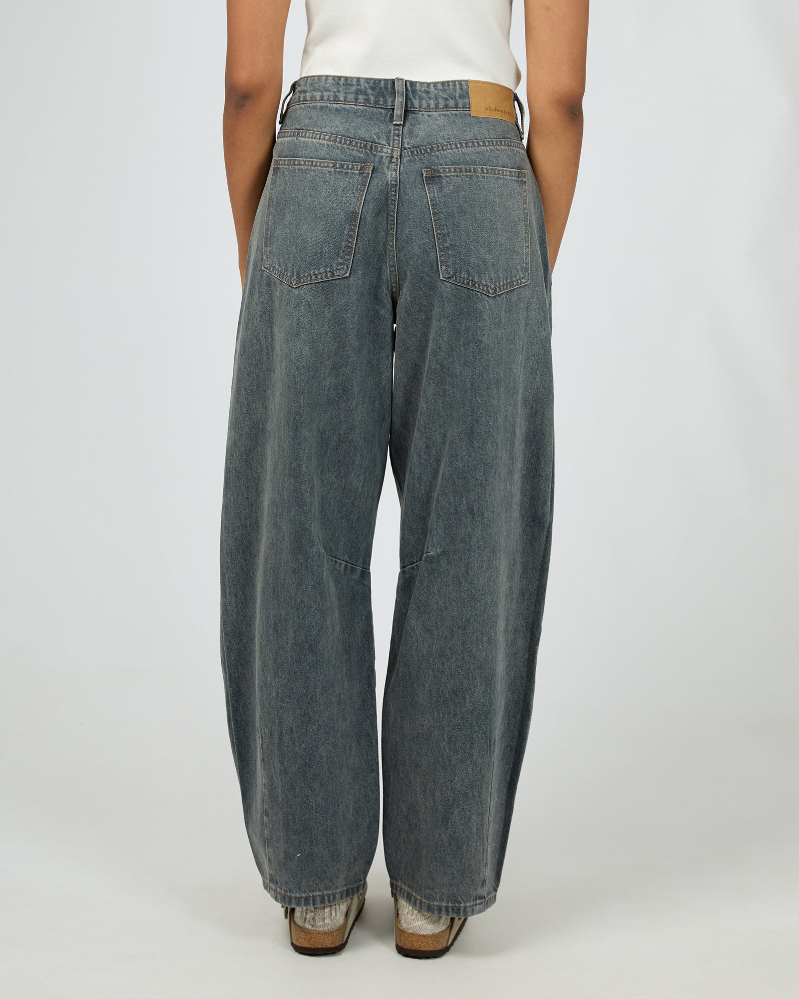 Hallie Barrel Leg Jean Slate