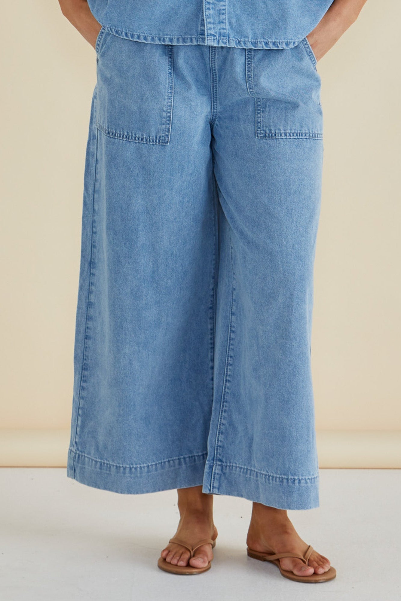 Saffra Relax Leg Jean - Medium Wash
