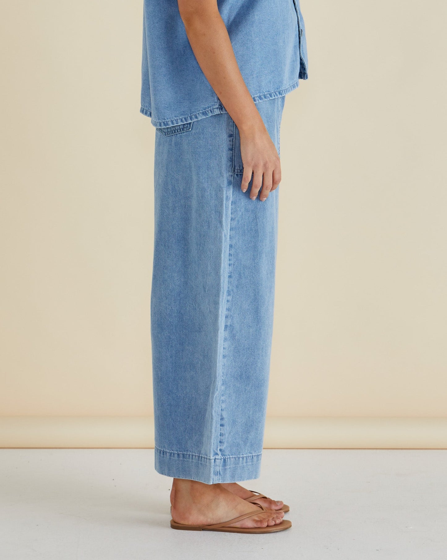 Saffra Relax Leg Jean - Medium Wash