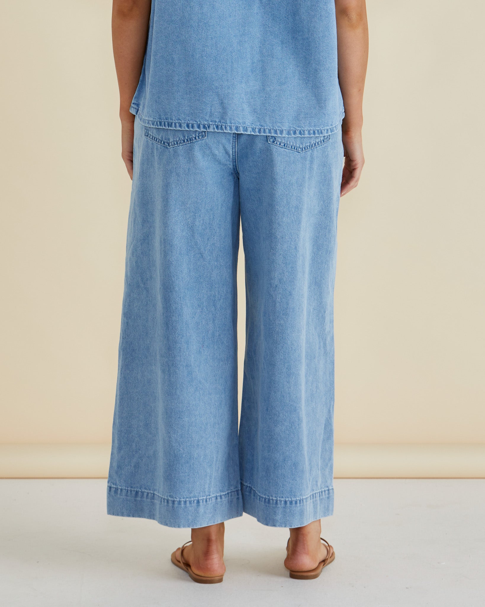 Saffra Relax Leg Jean - Medium Wash