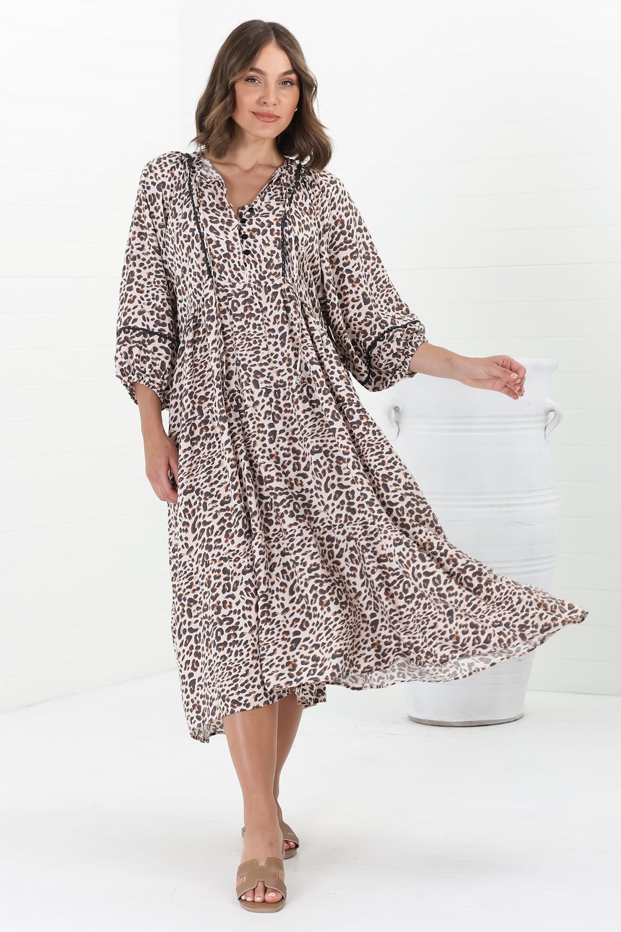 Kamali Midi Dress - Batwing Sleeve Smock Dress With Lace Detailing In Perrie Print Beige