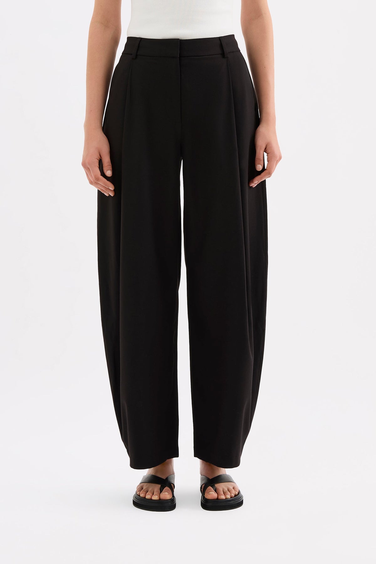Manon Barrel Trouser