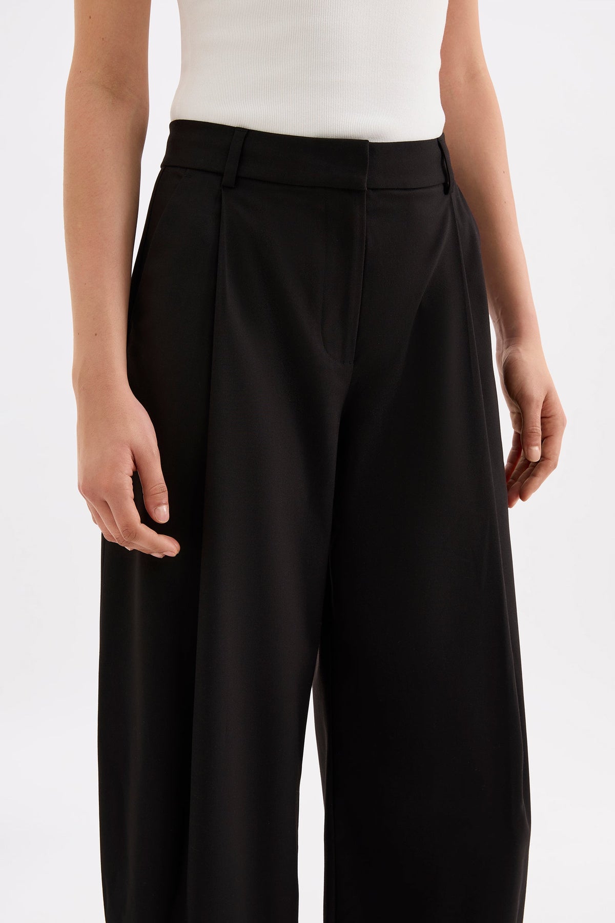 Manon Barrel Trouser