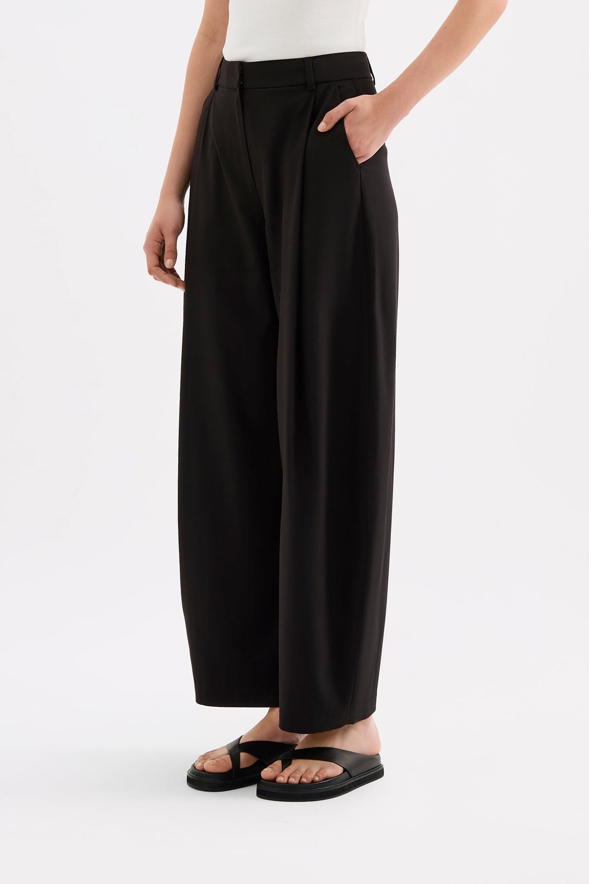 Manon Barrel Trouser