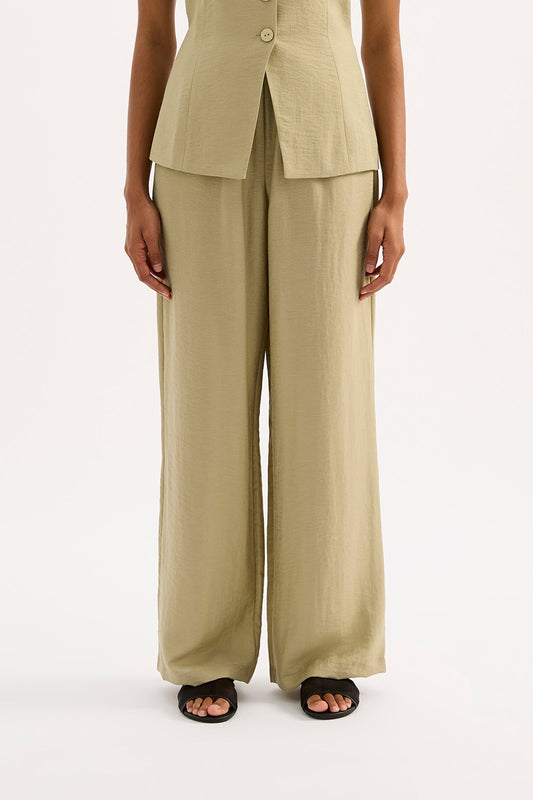 Nia Pant