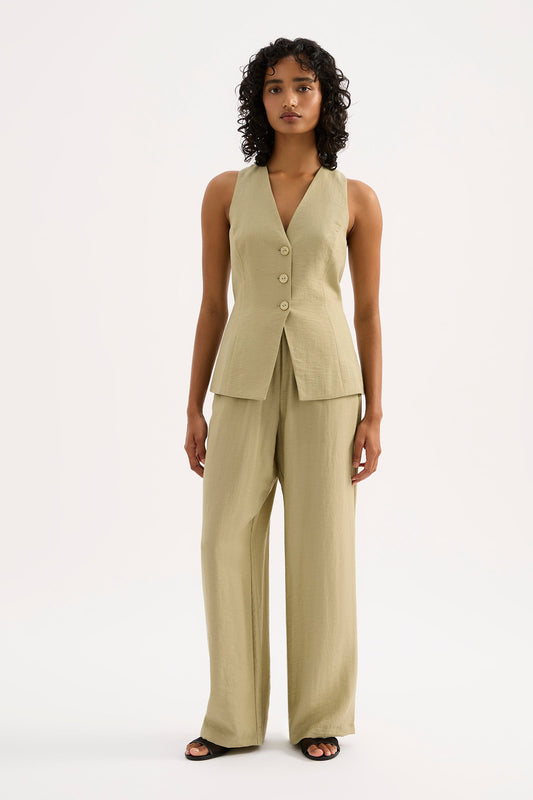 Nia Pant
