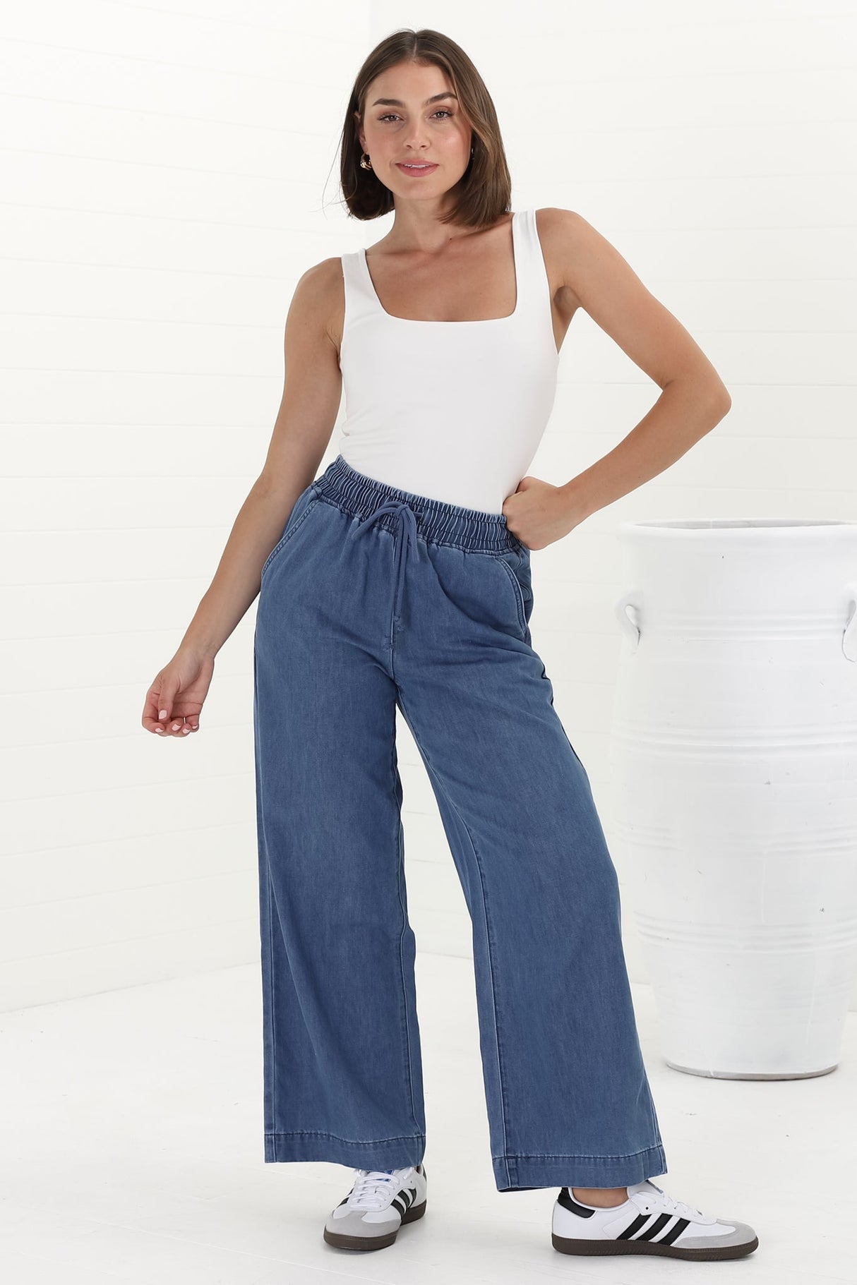 Zeke Jeans - Elasticated Waist Wide Leg Jeans In Medium Wash Denim